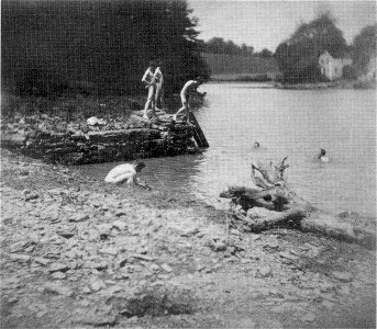 Eakin's art studens bathing 4