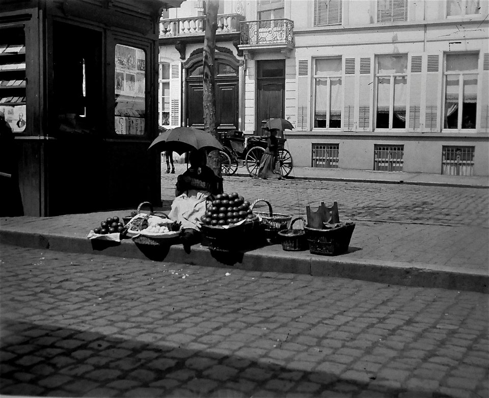 Gent Koekenwijf aan station Gent-Zuid voor 1913 12-04-2012 14-14-46