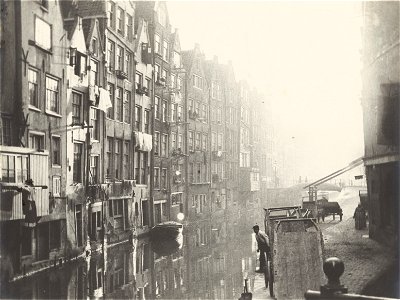 George Hendrik Breitner - Oudezijds Achterburgwal, Amsterdam (Het Kolkje) (cropped)