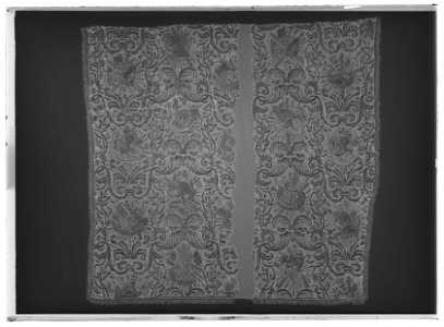 Gardin med trofémotiv ur en serie av sex gardiner till drottning Kristinas kröningskaross, 1650 - Livrustkammaren - 36231-negative. Free illustration for personal and commercial use.