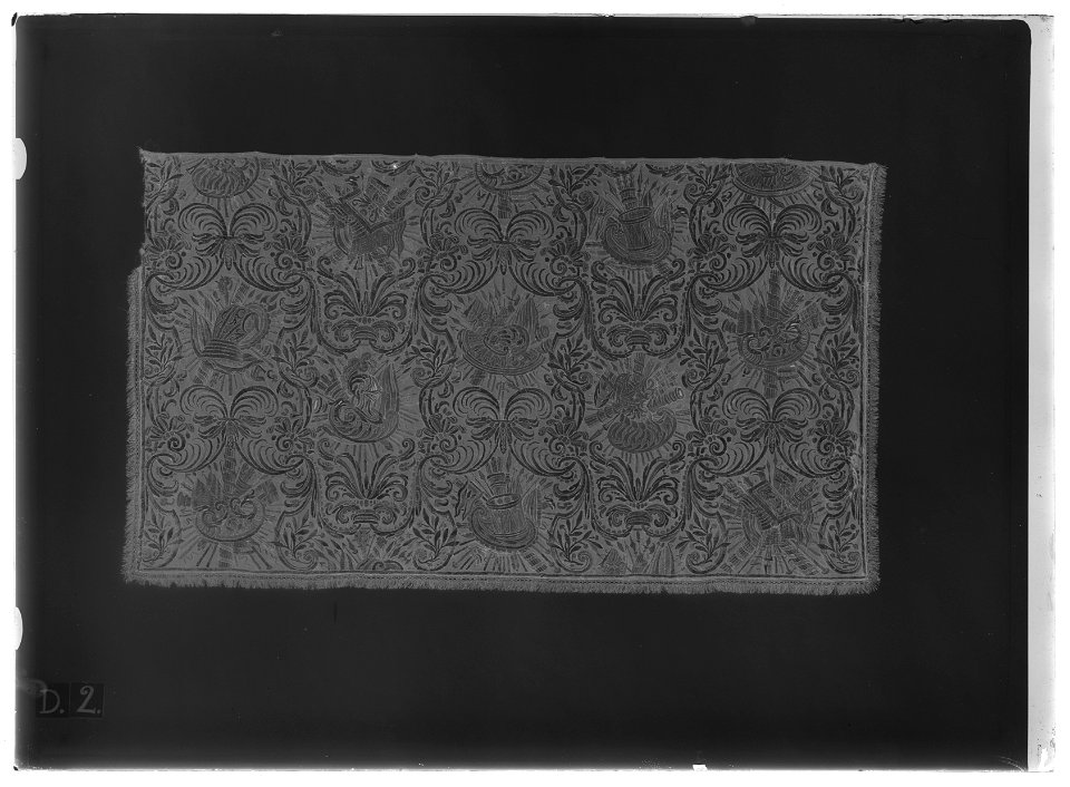 Gardin ur en serie av sex (6000-6005) till drottning Kristinas kröningskaross med trofémotiv, 1650 - Livrustkammaren - 34888-negative
