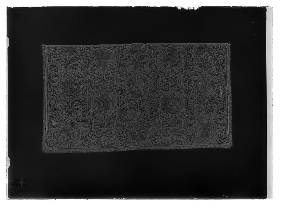 Gardin med trofémotiv ur en serie av sex (6000-6005) till drottning Kristinas kröningskaross, 1650 - Livrustkammaren - 634-negative