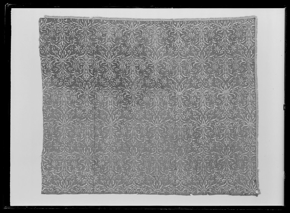 Gardin ur en serie av sex (6006-6011) till drottning Kristinas röda kaross med motiv av lejon och örnar - Livrustkammaren - 61926
