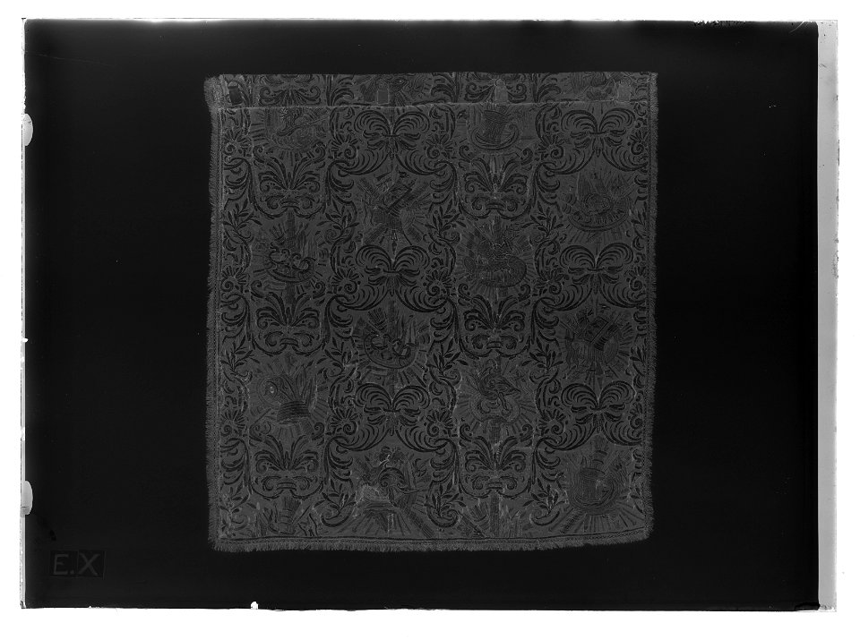 Gardin ur en serie av sex (6000-6005) till drottning Kristinas kröningskaross med trofémotiv, 1650 - Livrustkammaren - 17755-negative