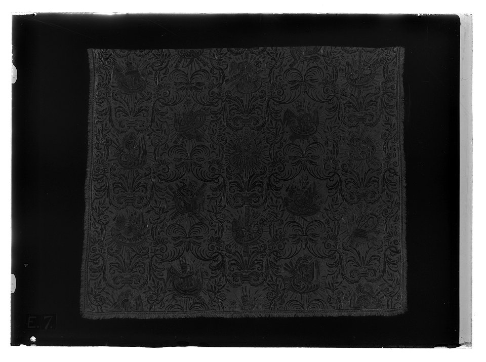 Gardin ur en serie av sex (6000-6005) till drottning Kristinas kröningskaross med trofémotiv, 1650 - Livrustkammaren - 43437-negative