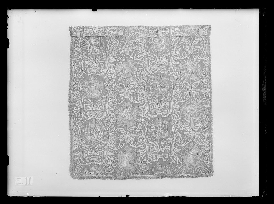 Gardin ur en serie av sex (6000-6005) till drottning Kristinas kröningskaross med trofémotiv, 1650 - Livrustkammaren - 9193