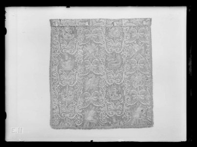 Gardin ur en serie av sex (6000-6005) till drottning Kristinas kröningskaross med trofémotiv, 1650 - Livrustkammaren - 9193