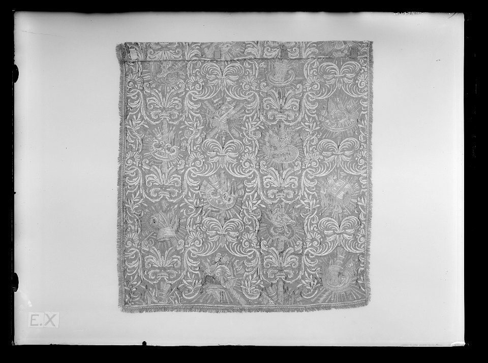 Gardin ur en serie av sex (6000-6005) till drottning Kristinas kröningskaross med trofémotiv, 1650 - Livrustkammaren - 17755