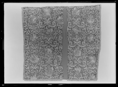 Gardin med trofémotiv ur en serie av sex gardiner till drottning Kristinas kröningskaross, 1650 - Livrustkammaren - 36231. Free illustration for personal and commercial use.