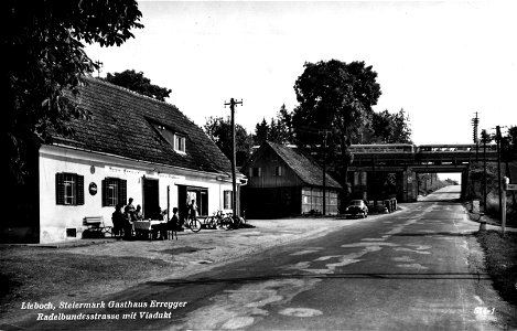 Gasthaus Erregger in Spatenhof, Lieboch. Im Hintergrund