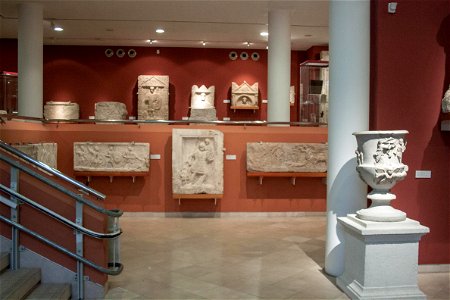 General view of the exhibition of Roman stonework-3