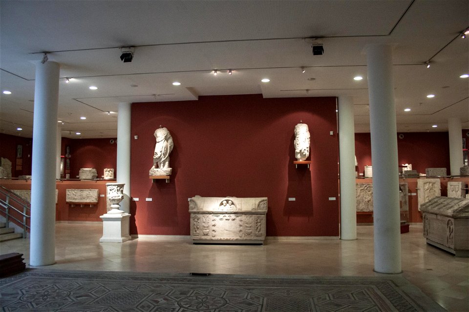 General view of the exhibition of Roman stonework