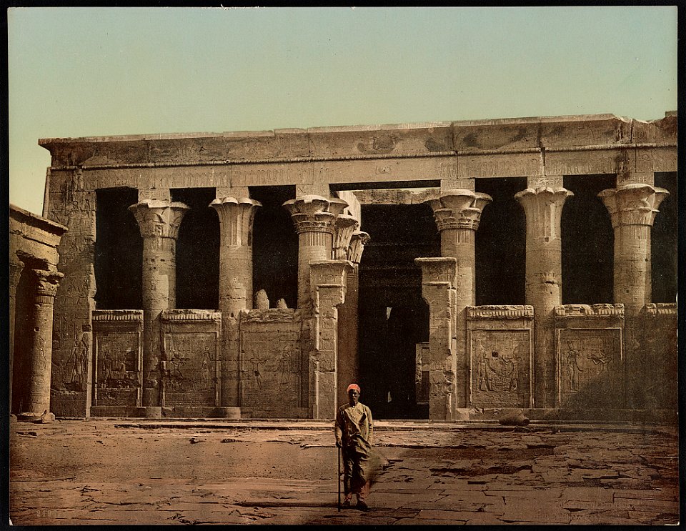 Edfoû. Les colonnes de Pronaos LCCN2017657133