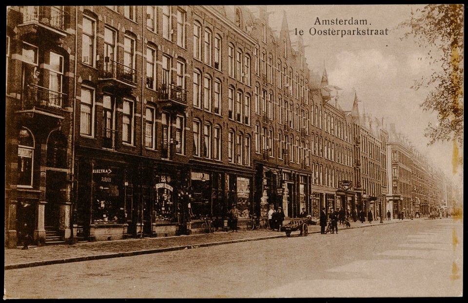 Eerste Oosterparkstraat. Uitgave N.V. Luxe Papierwarenhandel v.h. Roukes & Erhart, Baarn, Afb PRKBB00370000002