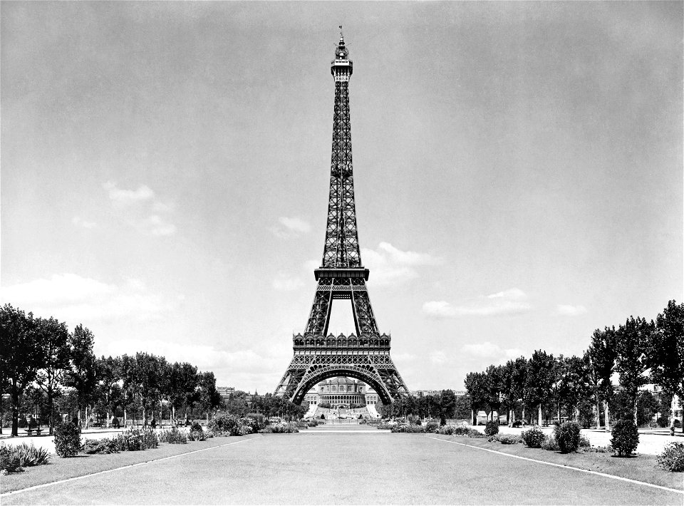 Eiffel Tower and park, Paris, France ca. 1909