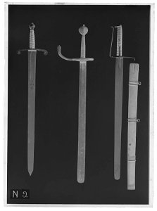 En-och-en-halvhandssvärd, nederländsk-svensk typ, 1620-1640 - Livrustkammaren - 52144-negative