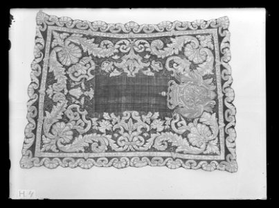 Ett av sex schabrak (6083-6088), med drottning Ulrika Eleonoras namnchiffer, urhennes hemgift - Livrustkammaren - 9196