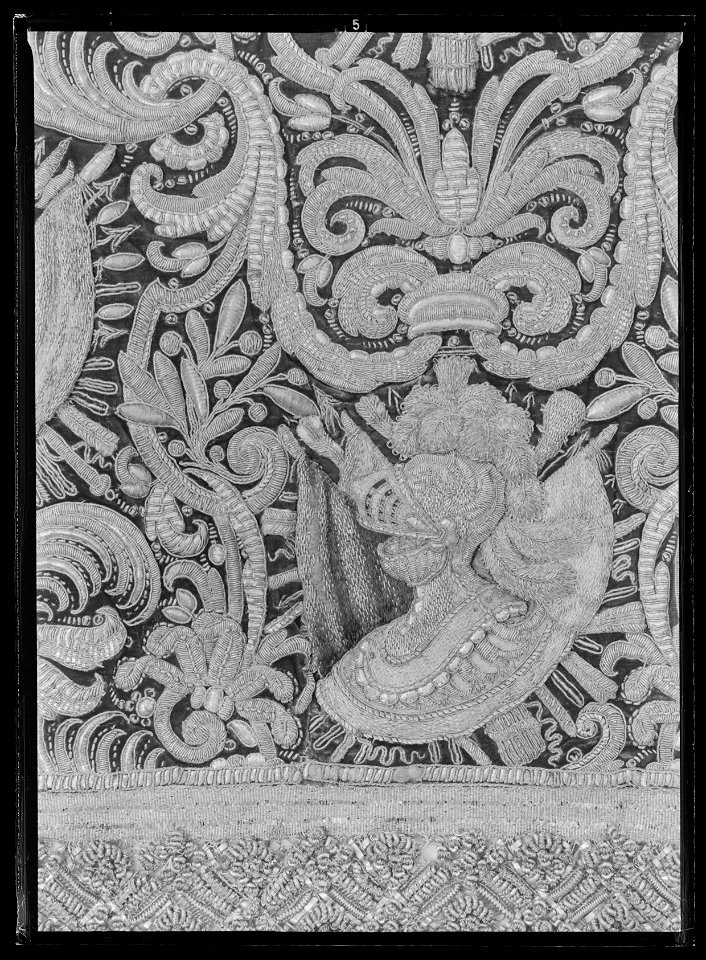 Ett av två utslag (6048-6049) till drottning Kristinas kröningskaross med trofémotiv, Paris 1650 - Livrustkammaren - 79035