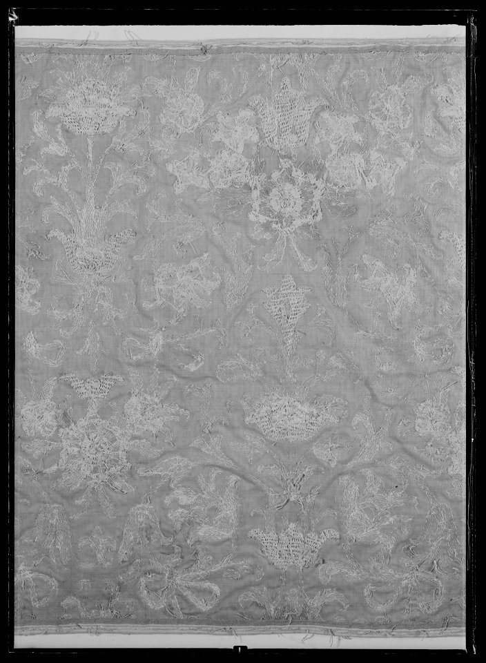 Ett stycke broderad sammet - Livrustkammaren - 44788