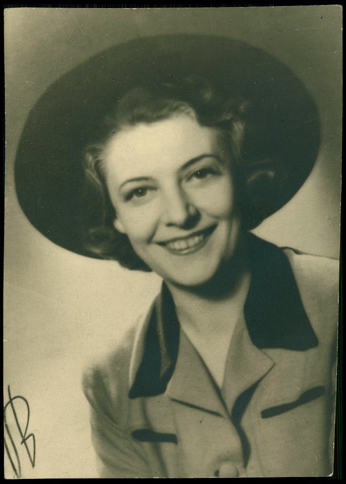 Eugenia Umińska w kapeluszu