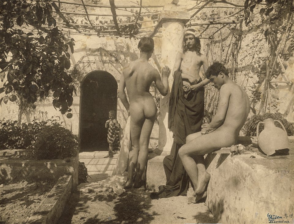 Gloeden, Wilhelm von (1856-1931) - n. 0224 10-10-1909 - Pergolato 2 - Janssen p. 20a