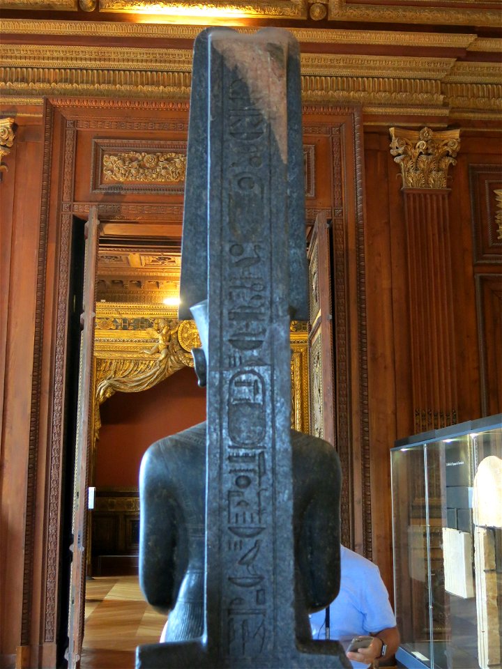 God Amon protects Tutankhamun (Louvre, E 11609) panel in the back