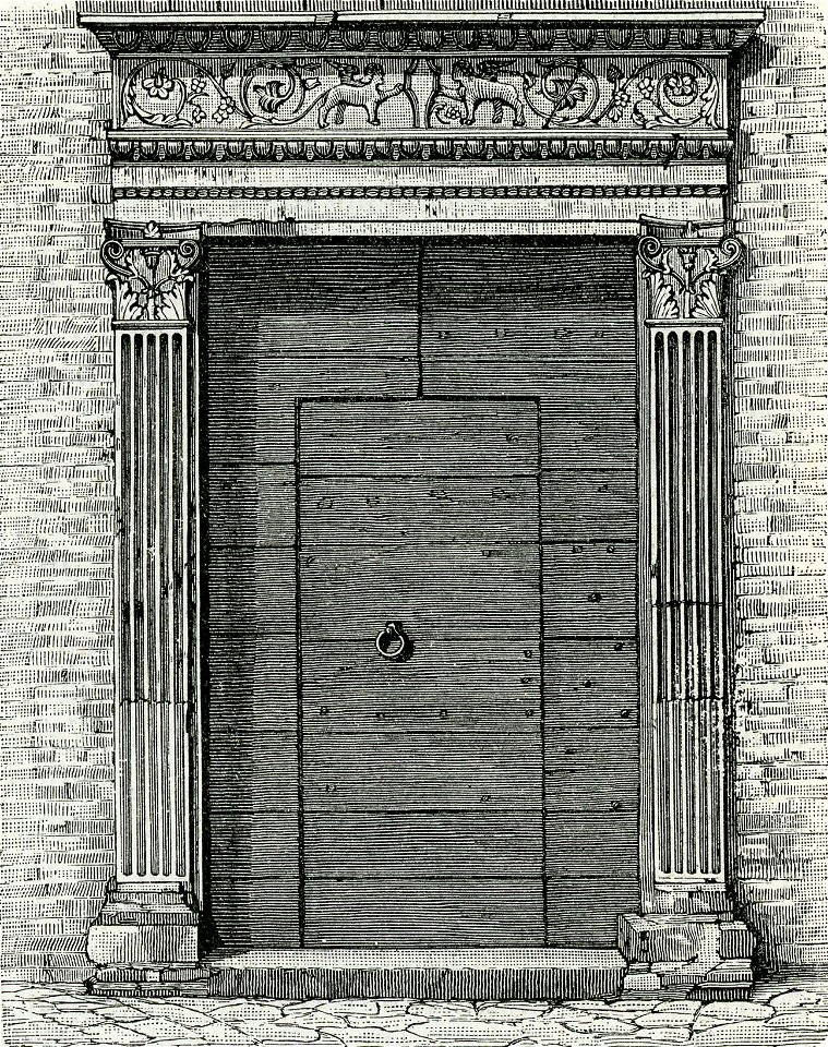 Fabriano portone della Casa Paccussi