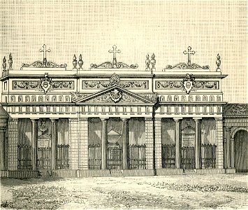 Facciata del corpo di mezzo del cimitero di Castellazzo Bormida