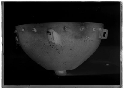 Falkernerarpuka av brons, syrisk-egyptisk, ca 1300, äldsta bevarade exemplaret - Livrustkammaren - 17465-negative