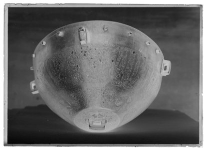 Falkernerarpuka av brons, syrisk-egyptisk, ca 1300, äldsta bevarade exemplaret - Livrustkammaren - 26026-negative
