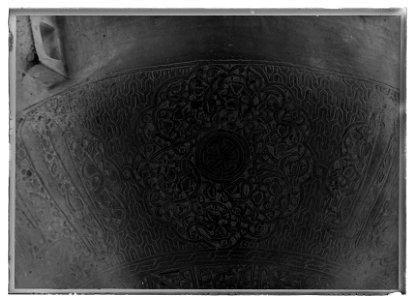 Falkernerarpuka av brons, syrisk-egyptisk, ca 1300, äldsta bevarade exemplaret - Livrustkammaren - 60267-negative