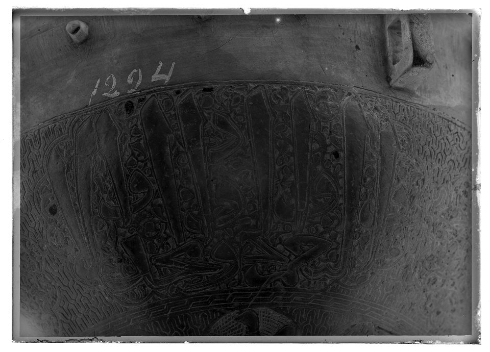 Falkernerarpuka av brons, syrisk-egyptisk, ca 1300, äldsta bevarade exemplaret - Livrustkammaren - 77388-negative