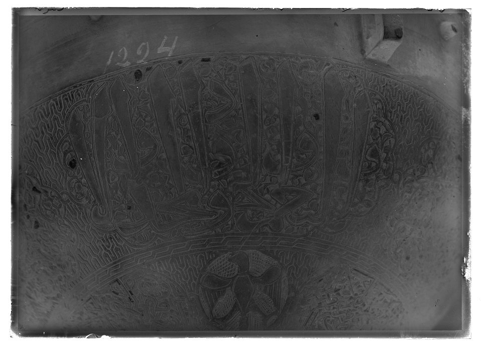 Falkernerarpuka av brons, syrisk-egyptisk, ca 1300, äldsta bevarade exemplaret - Livrustkammaren - 68829-negative