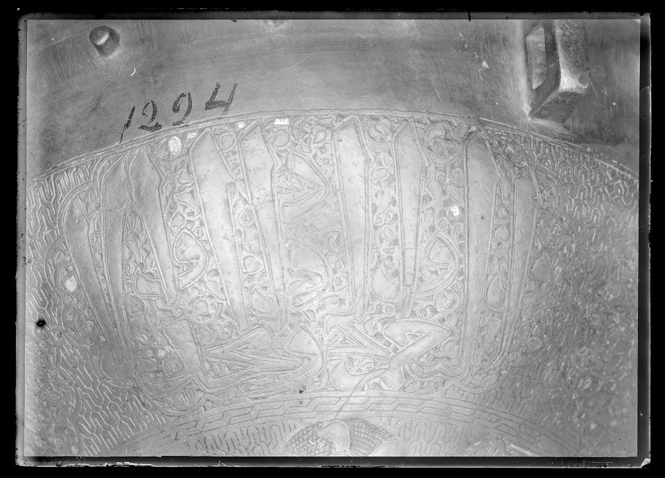 Falkernerarpuka av brons, syrisk-egyptisk, ca 1300 - Livrustkammaren - 51706