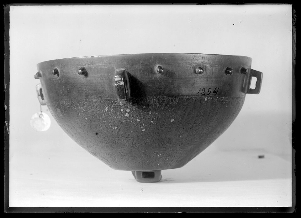 Falkernerarpuka av brons, syrisk-egyptisk, ca 1300, äldsta bevarade exemplaret - Livrustkammaren - 17465
