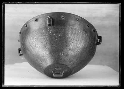 Falkernerarpuka av brons, syrisk-egyptisk, ca 1300, äldsta bevarade exemplaret - Livrustkammaren - 26026