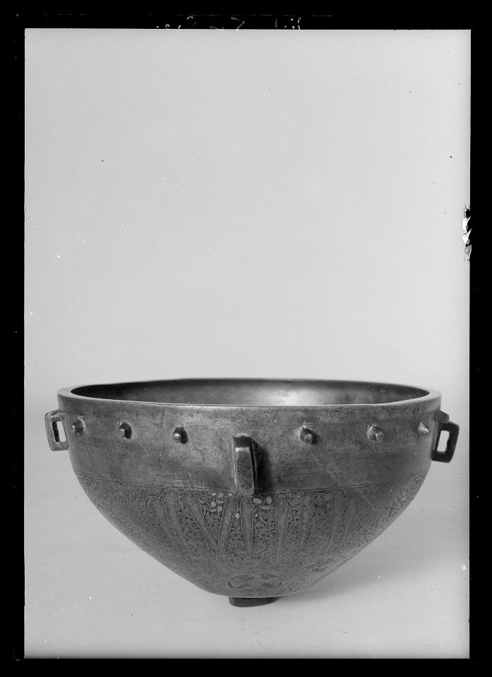 Falkernerarpuka av brons, syrisk-egyptisk, ca 1300, äldsta bevarade exemplaret - Livrustkammaren - 18543