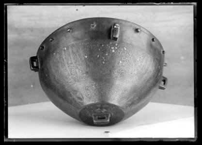 Falkernerarpuka av brons, syrisk-egyptisk, ca 1300, äldsta bevarade exemplaret - Livrustkammaren - 43146