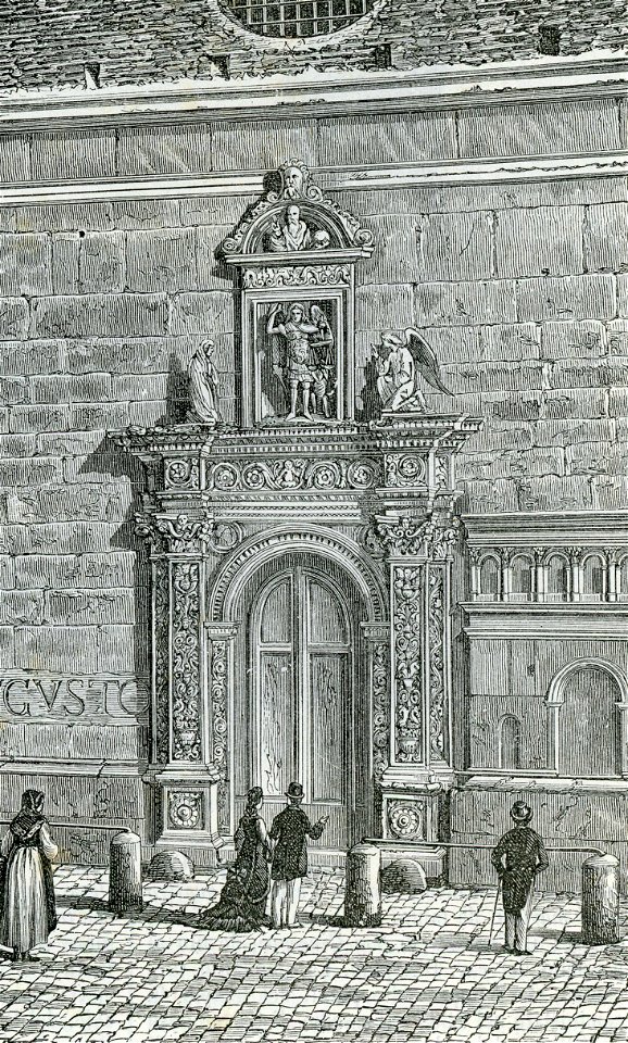 Fano porta della chiesa di San Michele