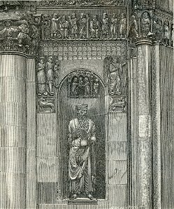 Fidenza Cattedrale una parte delle sculture che ornano la facciata