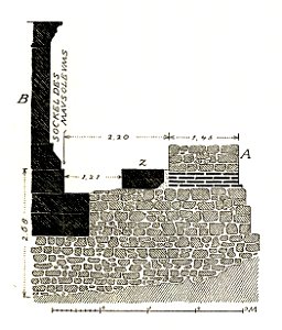 Fig 076 Fundament des Mausoleums und der nördlichen Hofmauer