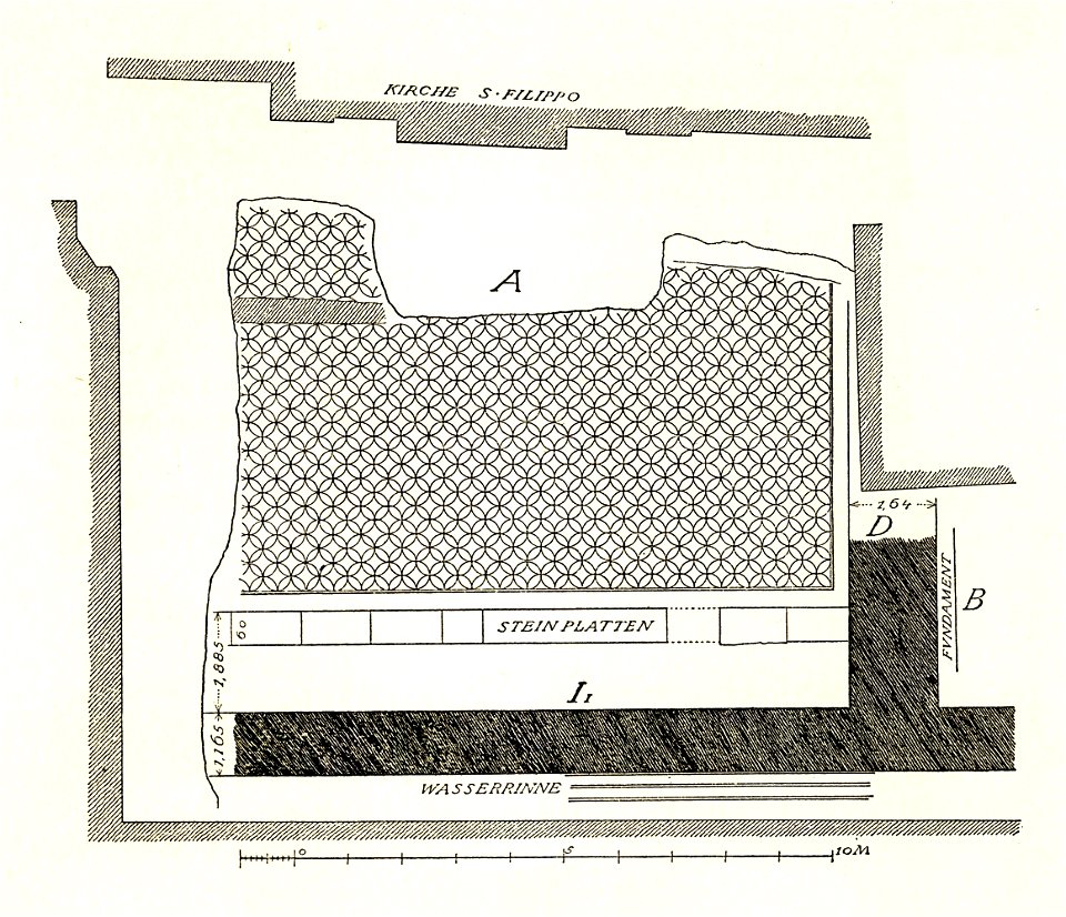 Fig 114 Mauerreste und Tragstein vor der Kirche S. Filippo