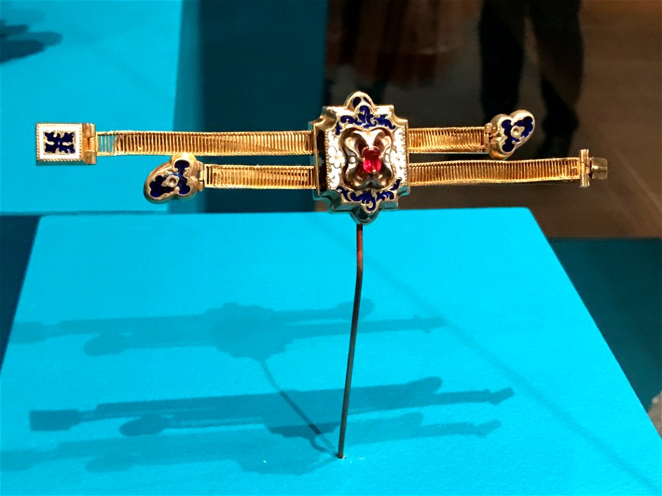 Gold double clasp bracelet