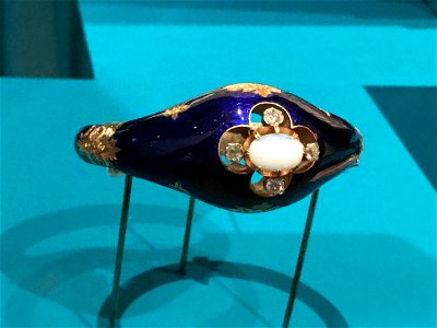 Gold, blue enamel and opal bracelet