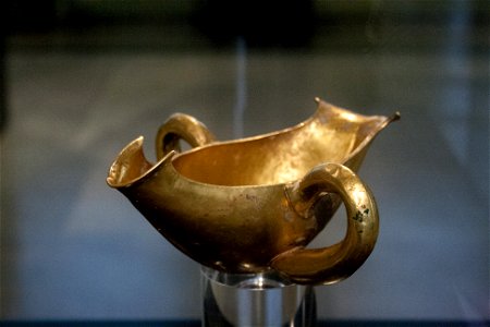 Golden sauceboat with two handles-2