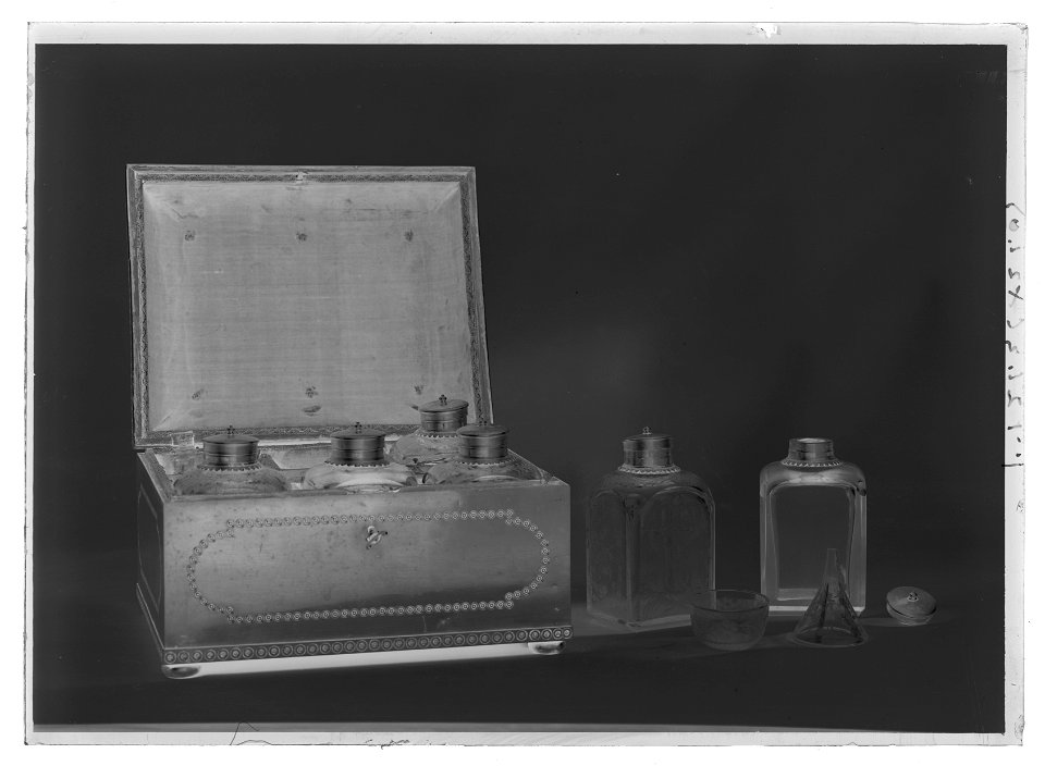 Flaskfoder, schatull, Stockholm ca 1700 - Livrustkammaren - 26997-negative