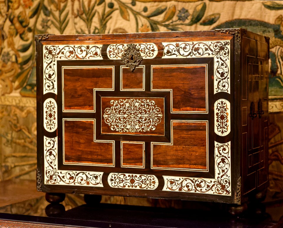 Flemish cabinet MNR E.Cl.20475