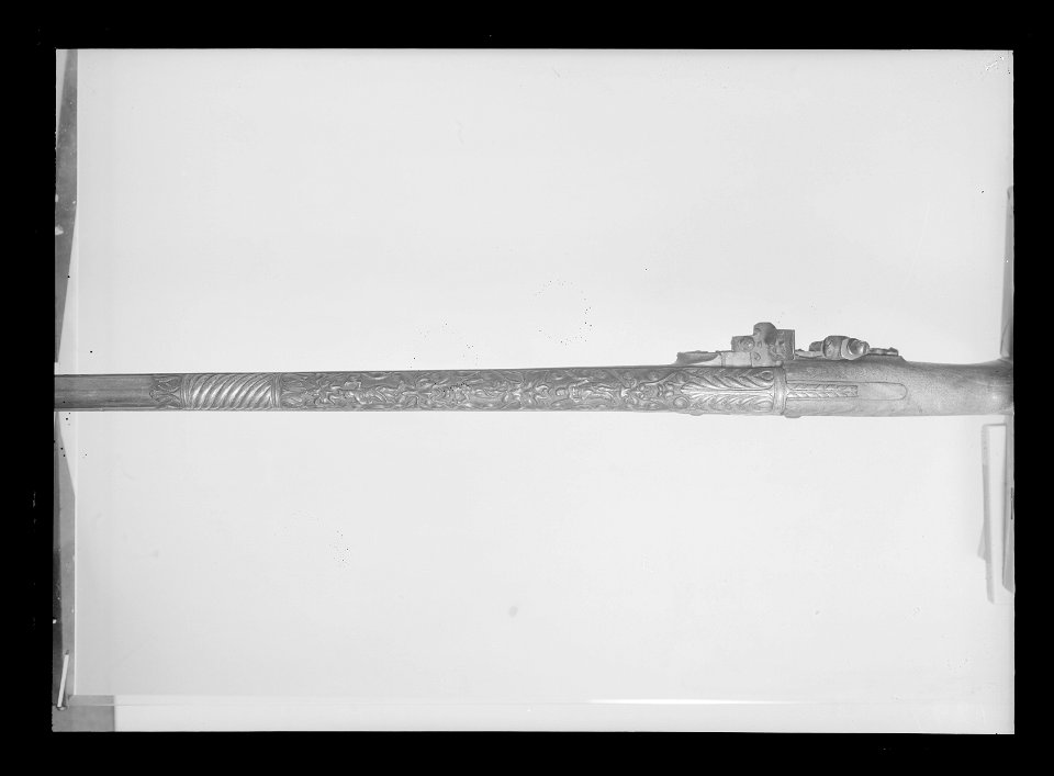 Flintlåsbössa, fusil av nordfransk-nederländsk typ ca 1640-1651 - Livrustkammaren - 43897