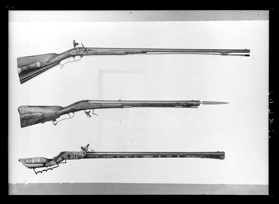 Flintlåsbössa, flintlåsstudsare U 2183 (M10887), teschitzbössa U 2184 (M 10888) - Livrustkammaren - 44173