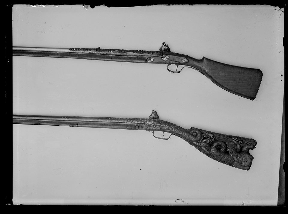 Flintlåsbössa, troligen tillverkad i Liège, 1640-tal, i garnityr med pistoler nr 5321-2 - Livrustkammaren - 34999